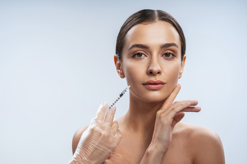 Woman receiving Jeuveau injection